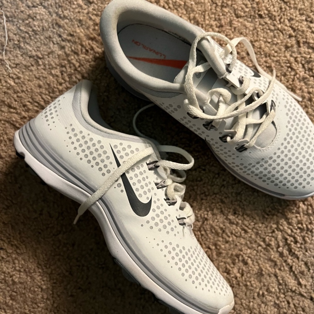 Nike womens golf shoe size 7.5